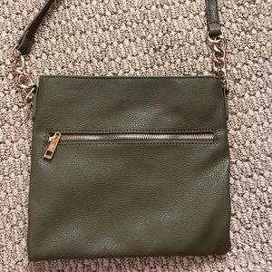 Purse that charges your phone!